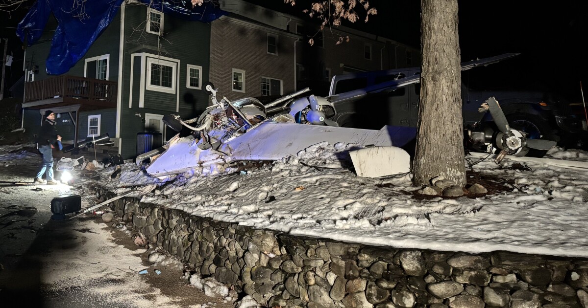 Plane crashes at Nashua housing complex, injuring pilot