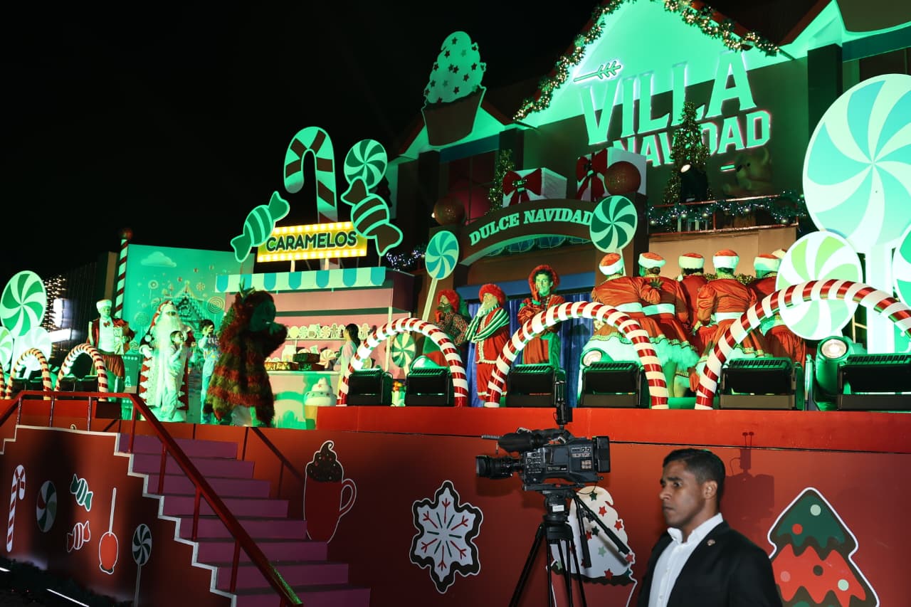 President Abinader opens Christmas Village at Olympic Center