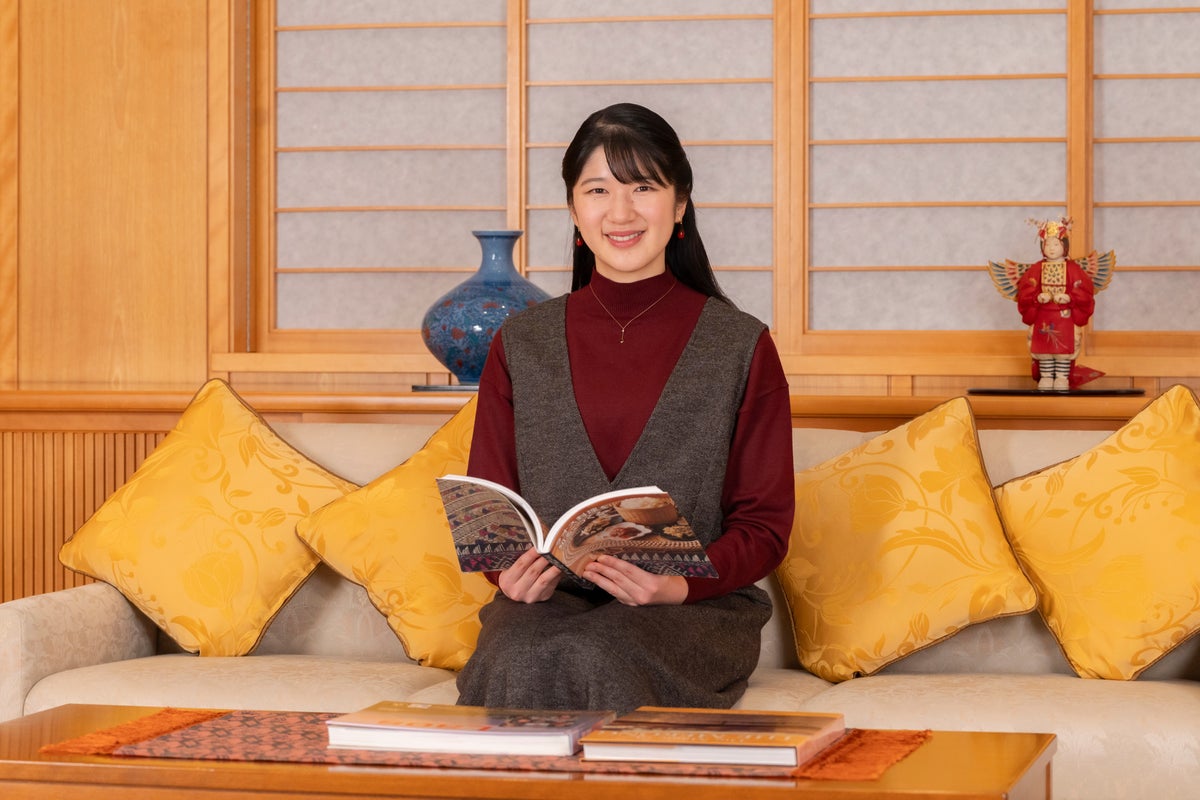 Princess Aiko's popularity sparks calls to change Japan's male-only succession law