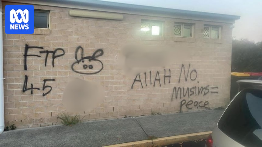 Queensland police investigating Nazi symbol and offensive words graffitied on Brisbane mosque