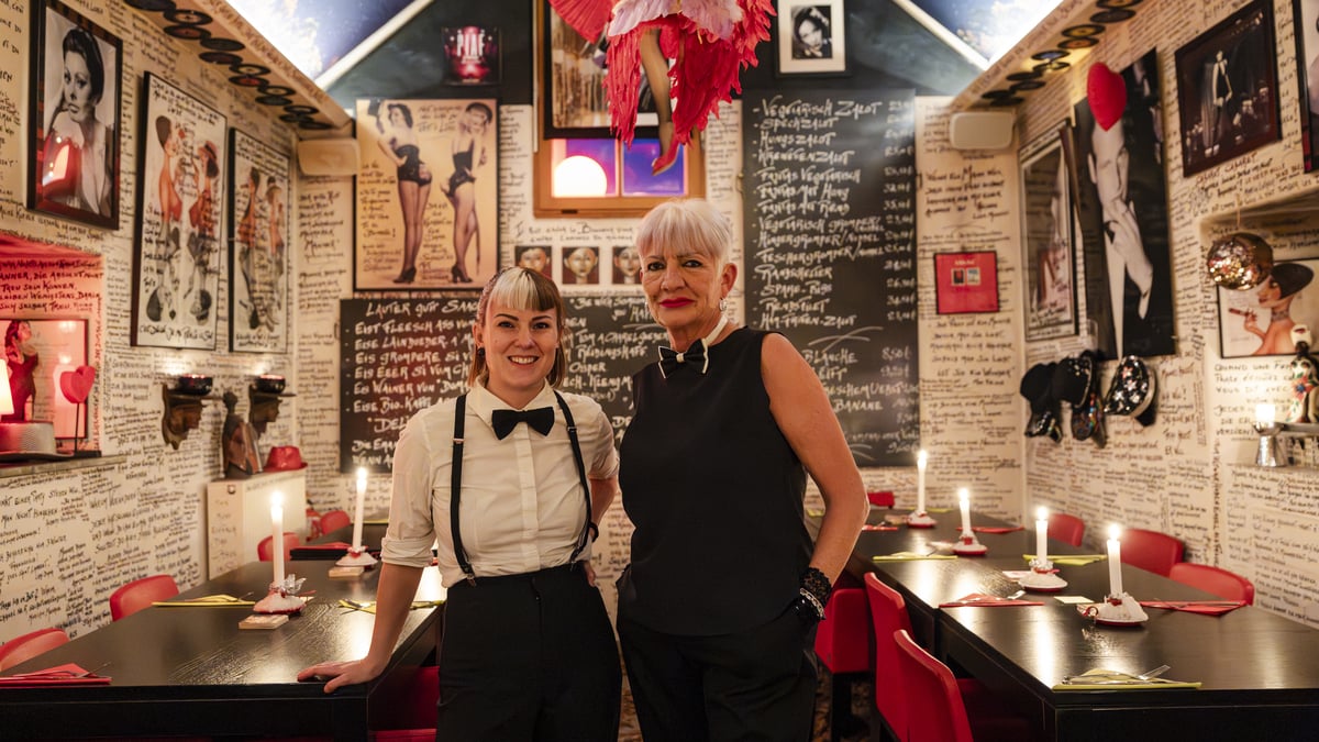 Romaine Zieser and Anja (left) have been working together in the bistro for a long time.