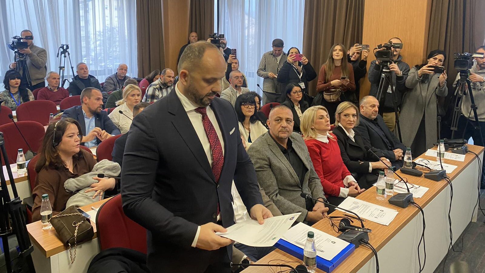 Serb Mayors ‘Retake’ Power in North Kosovo