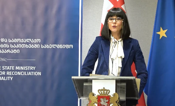 Tea Akhvlediani awards a scholarship to an Abkhazian Student