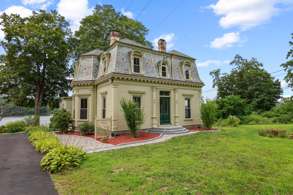 This CT home has been called 'Little Goodspeed.' It has a striking resemblance