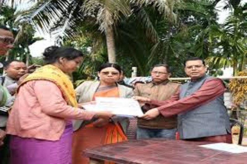 Tripura, Uttarakhand Governments hand over compensation to Angel Chakma’s Family