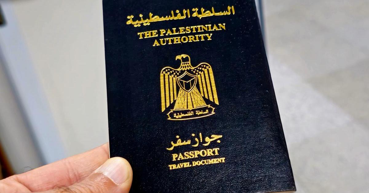 Trump officially bans Palestinians, Syrians from entering the US