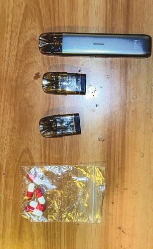 Two bedoun arrested, drugs seized; hunt on for fleeing Kuwaiti