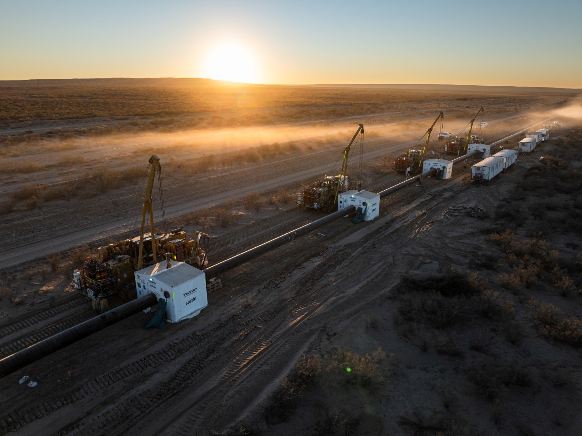 Un conflicto entre YPF, Sacde-Techint y Río Negro tiene parado el oleoducto VMOS y hay 1.800 empleados afectados
