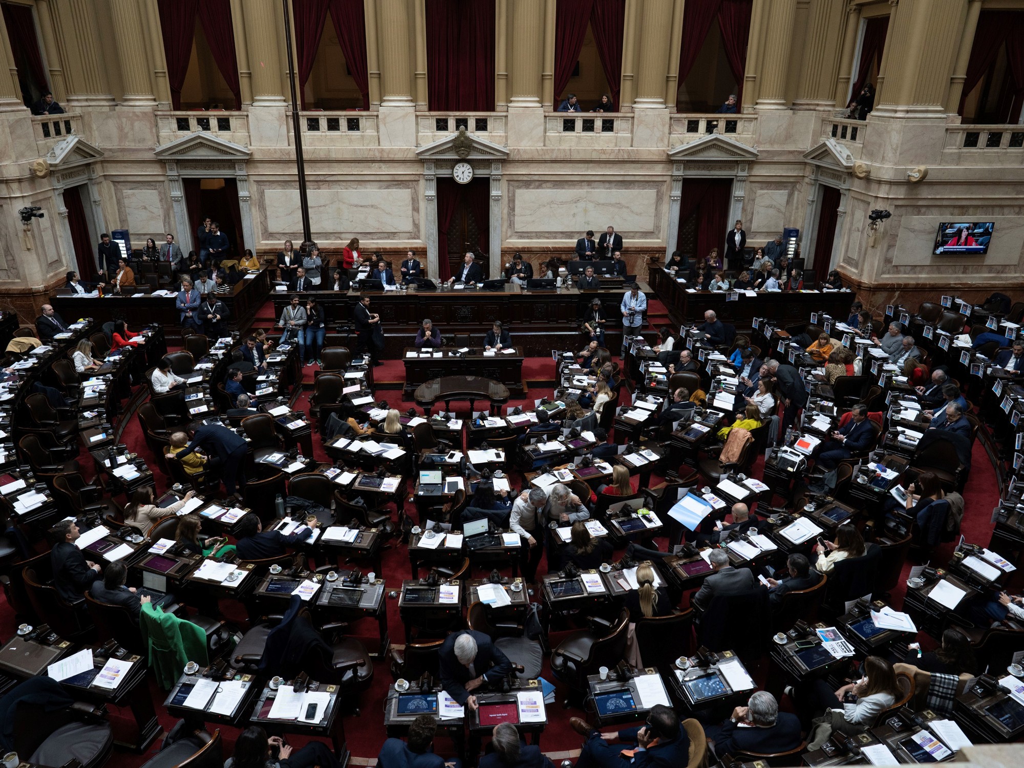 la reincorporación con incapacidad parcial podría implicar baja de sueldo y categoría