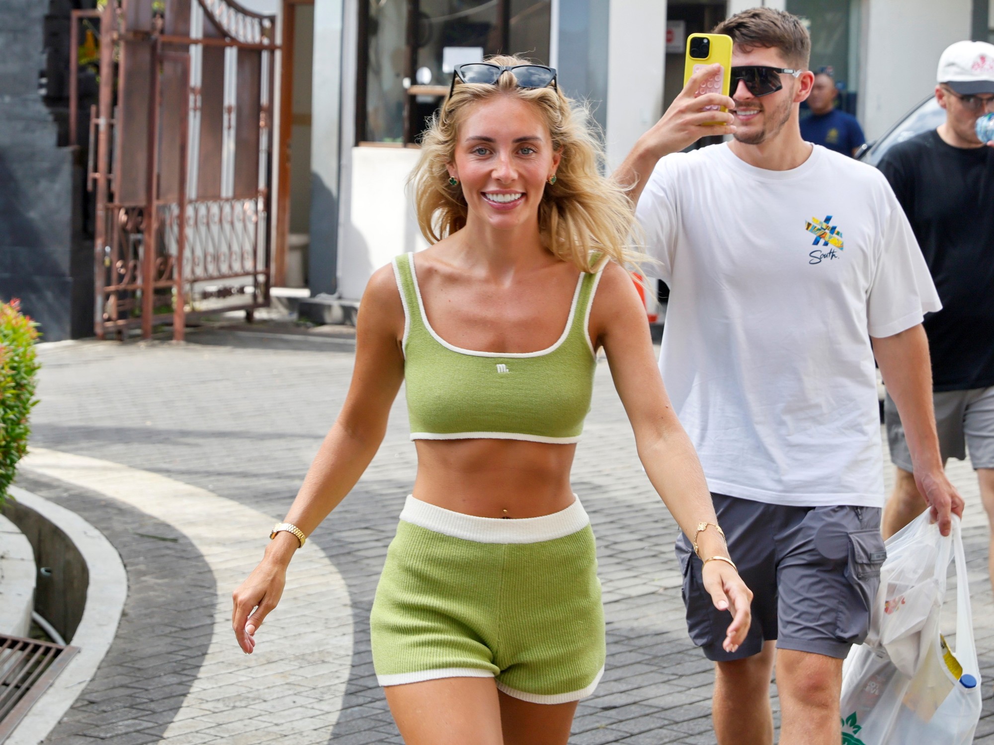 Tras el escándalo, Bonnie Blue se presentó a declarar: las autoridades no descartan deportarla