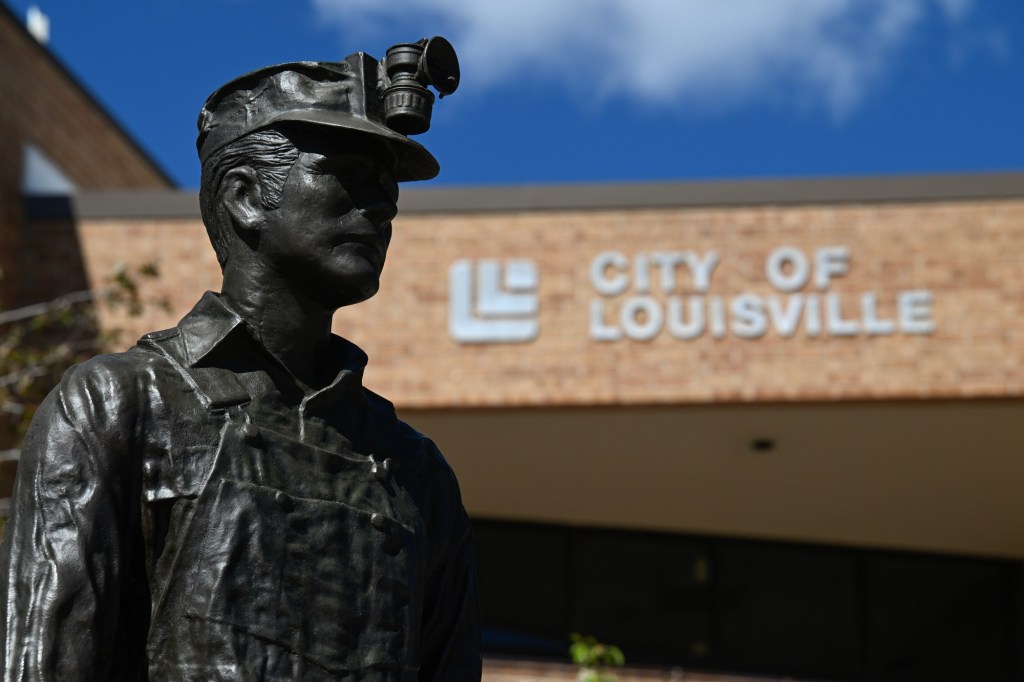 2 indicted for manslaughter for helping Louisville independent living facility resident die by suicide