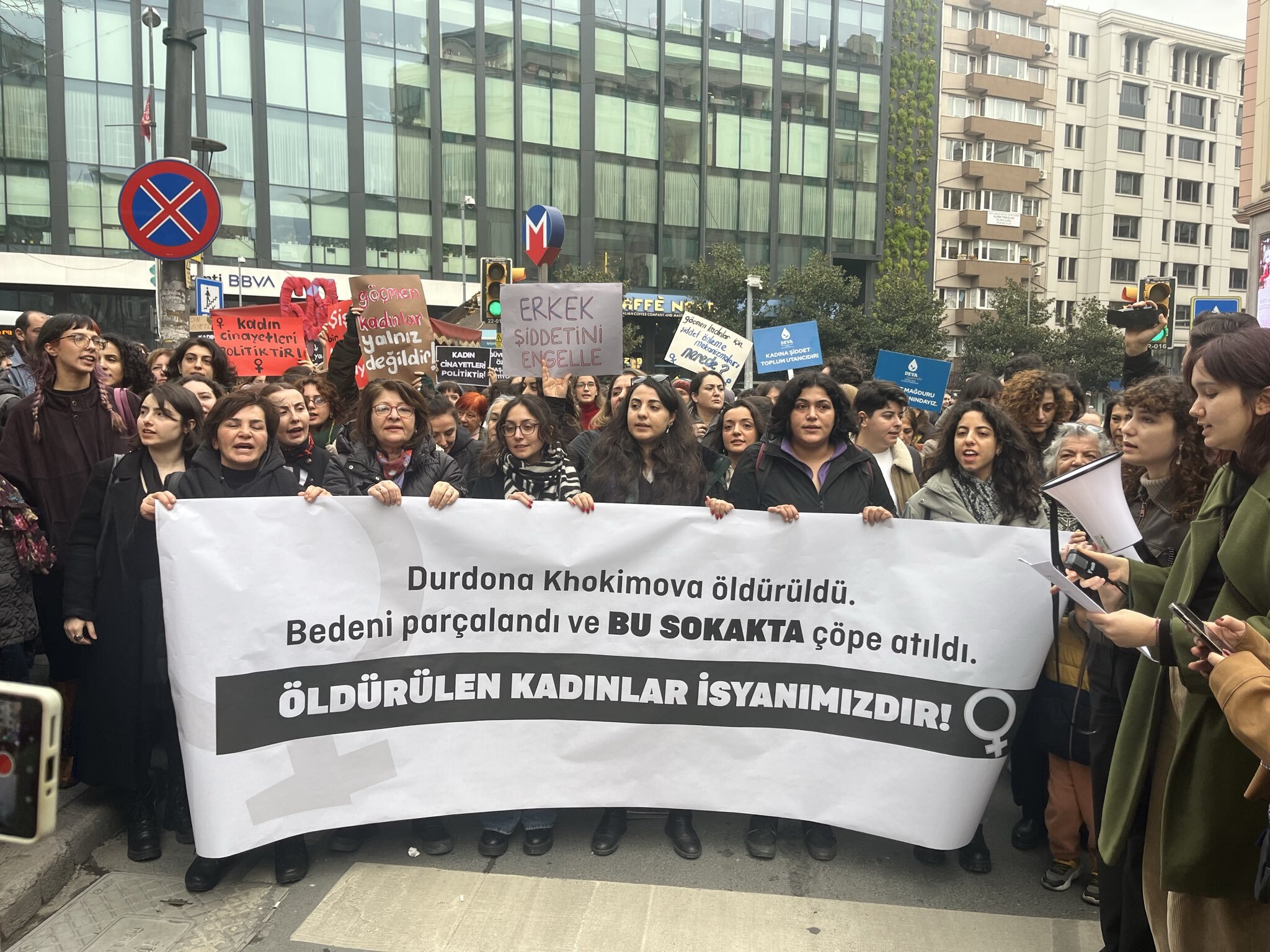Anger after woman’s headless body found in İstanbul trash bin