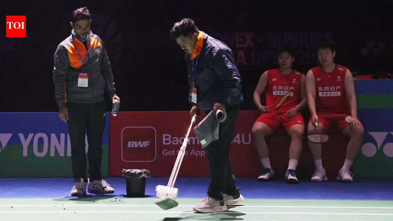 Another day, another embarrassment: Falling bird's nest debris halts India Open semifinal | Badminton News