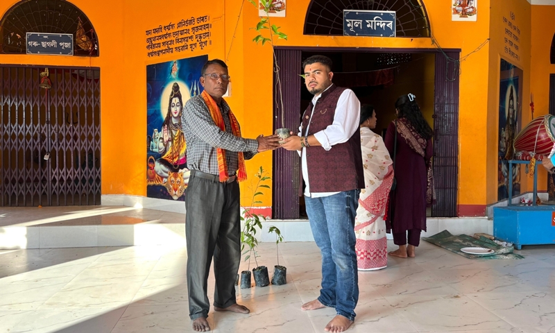 Bajali youth distributes 500 saplings in tribute to Zubeen Garg