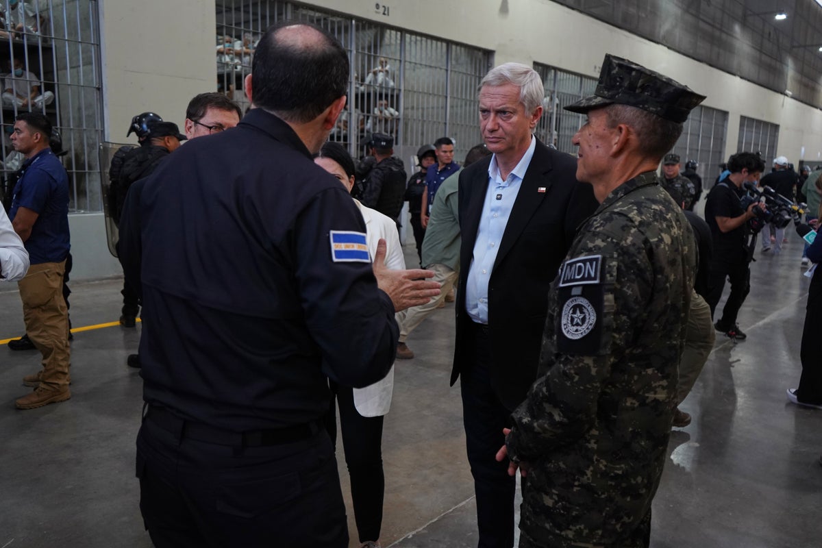 Chile's far-right president-elect visits El Salvador mega-prison, plans to talk security with Bukele