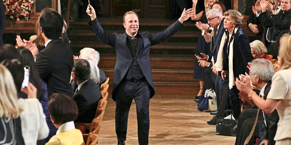 Der Dirigent strahlte im Publikum: Neujahrskonzert mit Tschuff-Tschuff - Musik