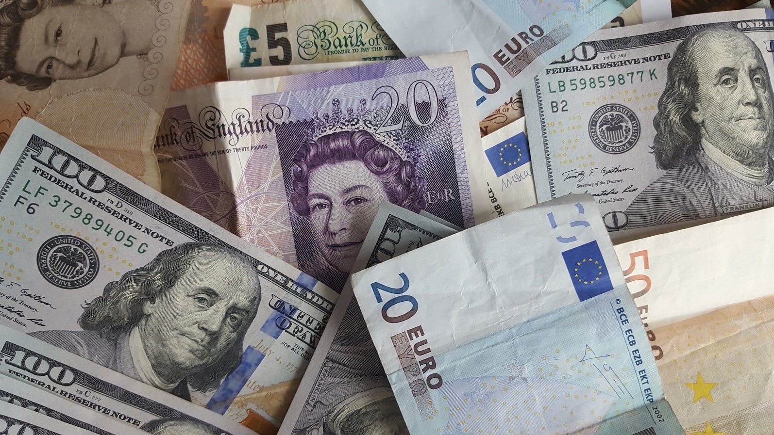 Libya dinar continues to gain strength against hard currencies in black-market – remaining below LD 5 per dollar over last week: Report and analysis