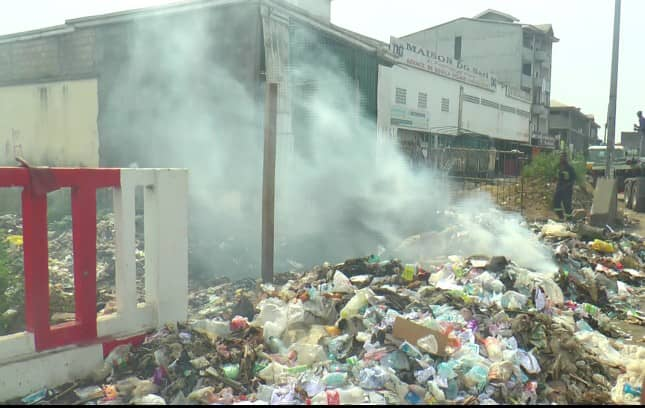 Douala: Abandoned Waste Sparks Open Burning and Health Concerns