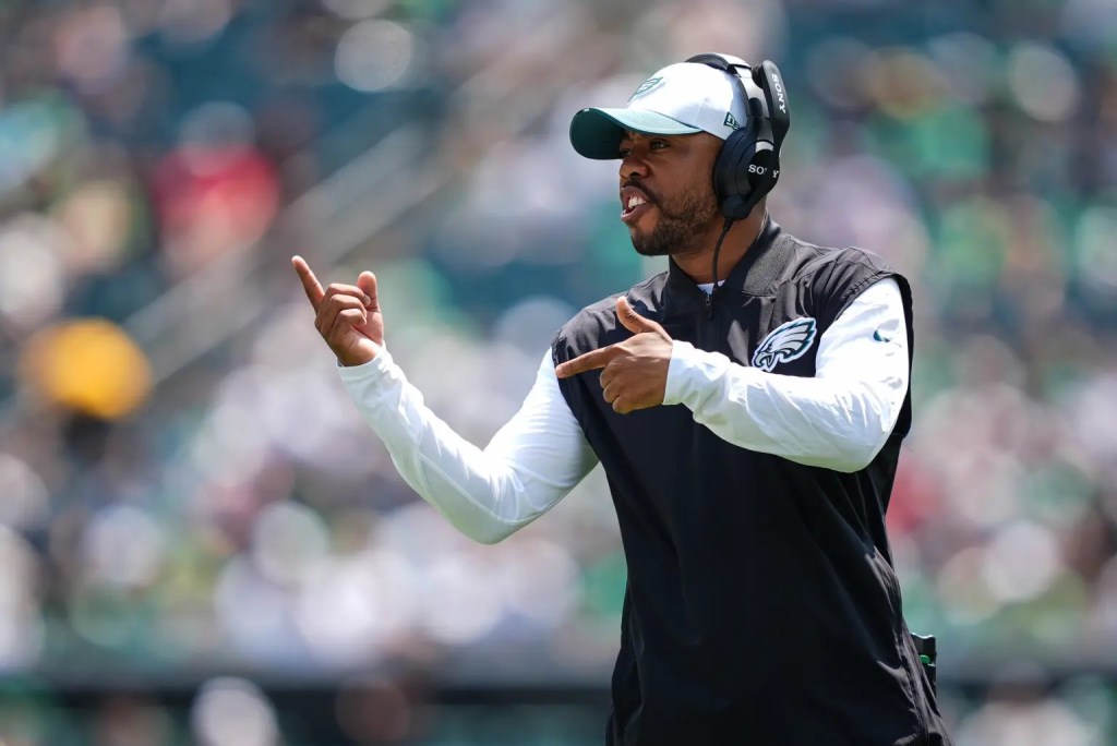 Eagles cornerbacks coach leaving for Cowboys’ D-coordinator job