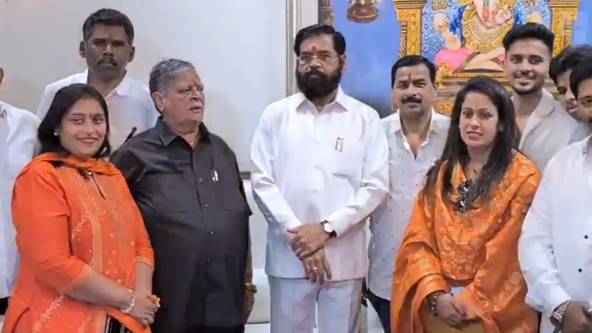 Former MLA, Thackeray loyalist Dagdu Sakpal, joins Shinde's Sena ahead of Mumbai Civic Polls