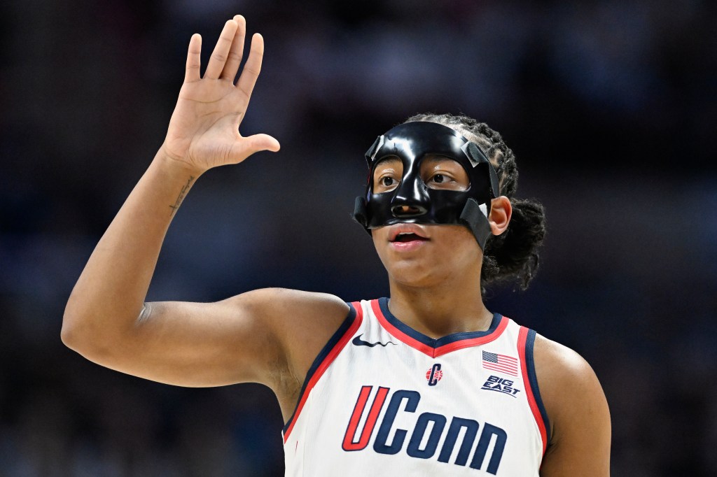 KK Arnold's career night leads UConn women past Villanova