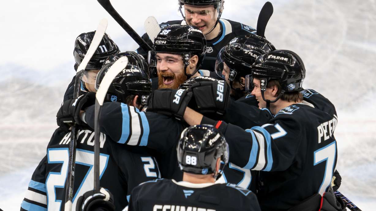 Keller's game-winning goal in OT completes Mammoth's comeback over Flyers