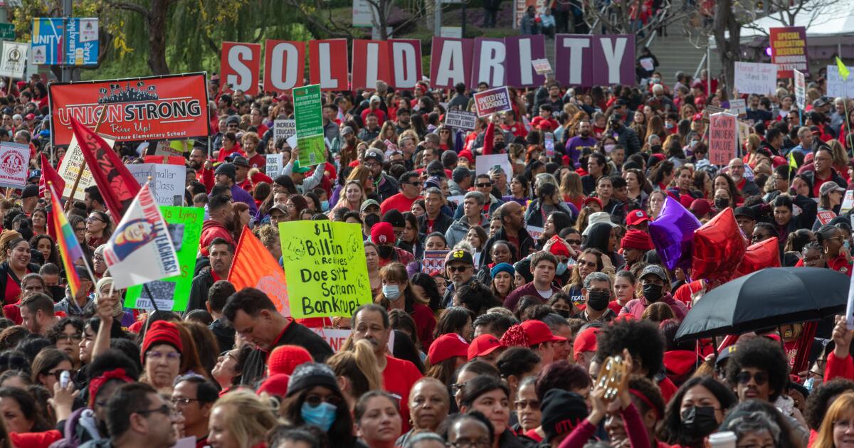 LAUSD teachers union members authorize strike, ratcheting up pressure on contract talks