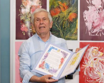 Macedonian painter and activist honors President Trump with his peace award