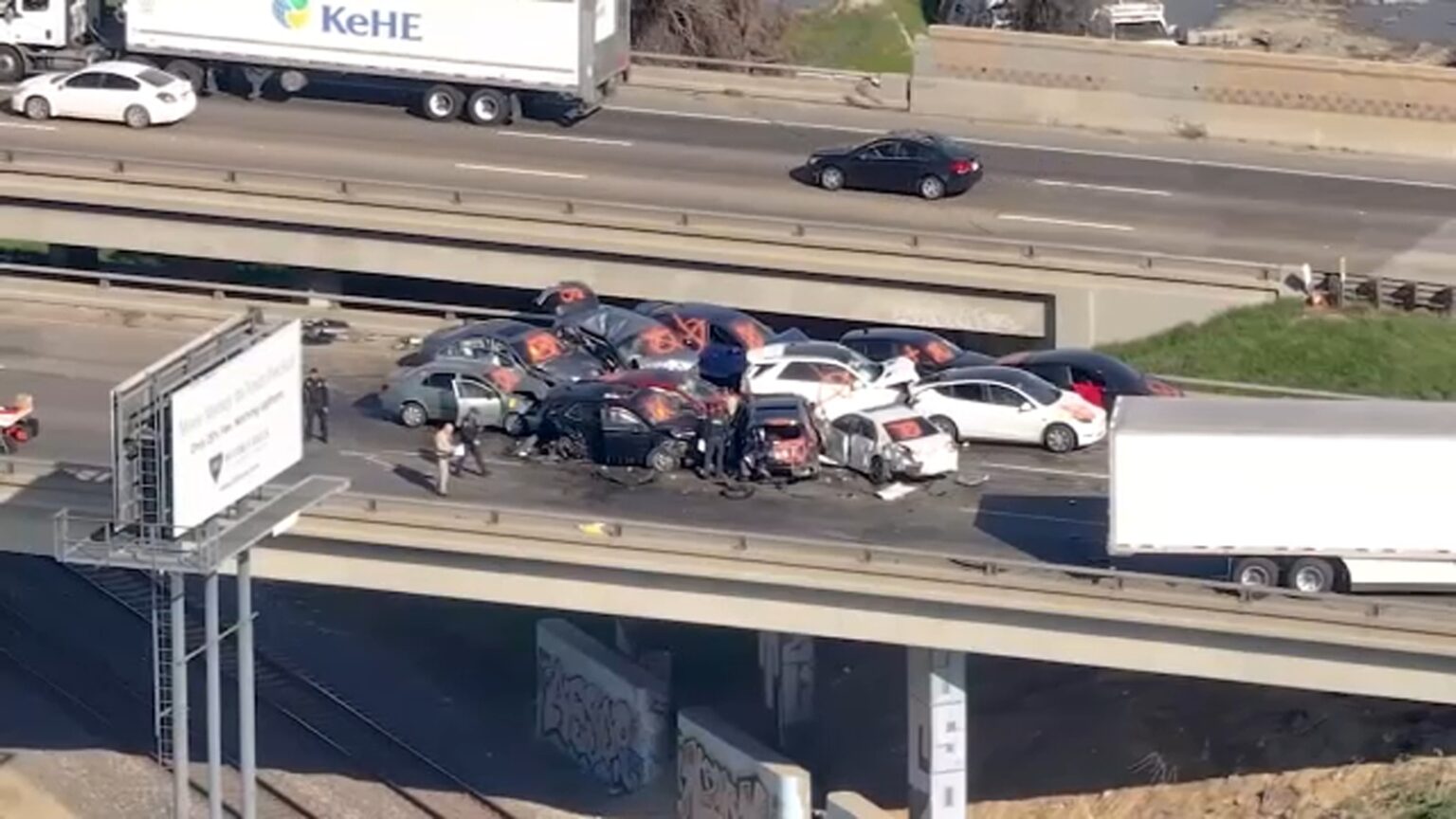 Man killed in massive 17-vehicle pileup crash on Highway 99 in Fresno ...