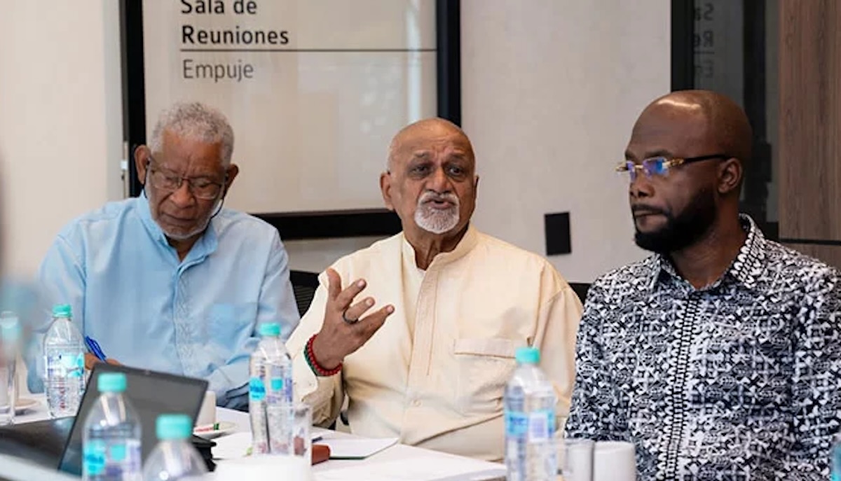 Minister Misiekaba: "De president beslist wanneer en waar haar echtgenoot haar mag vergezellen"