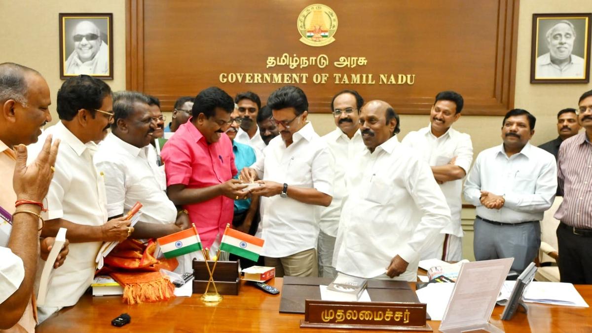 Minister Nehru inaugurates various projects