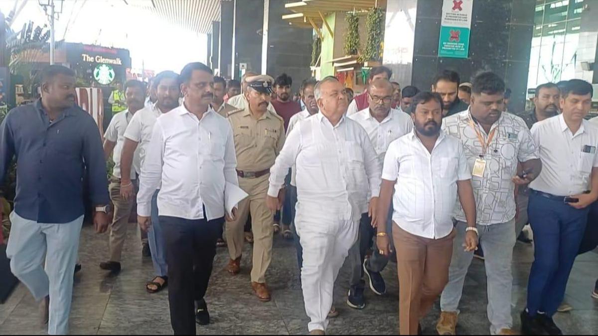 Minister raps BIAL over Bengaluru airport’s pick-up, parking regulations