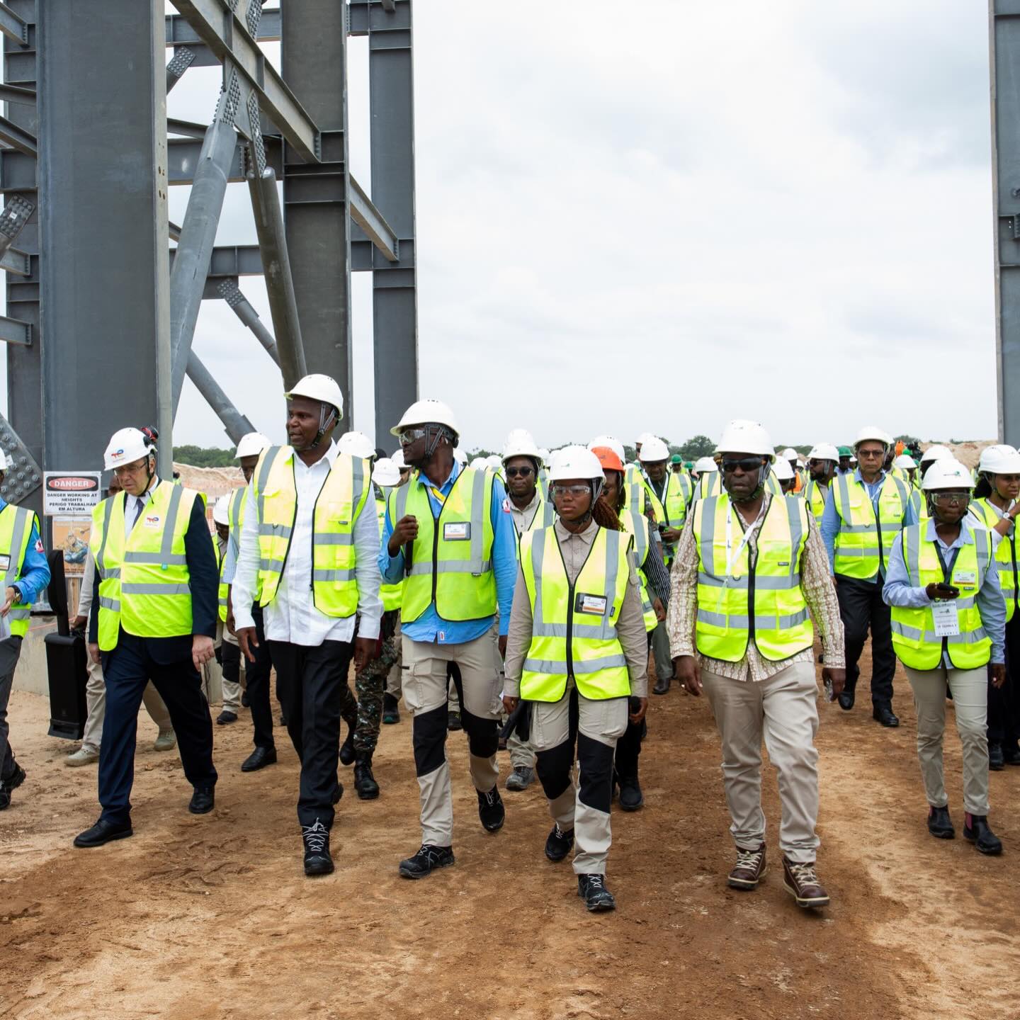 Mozambique takes over LNG project