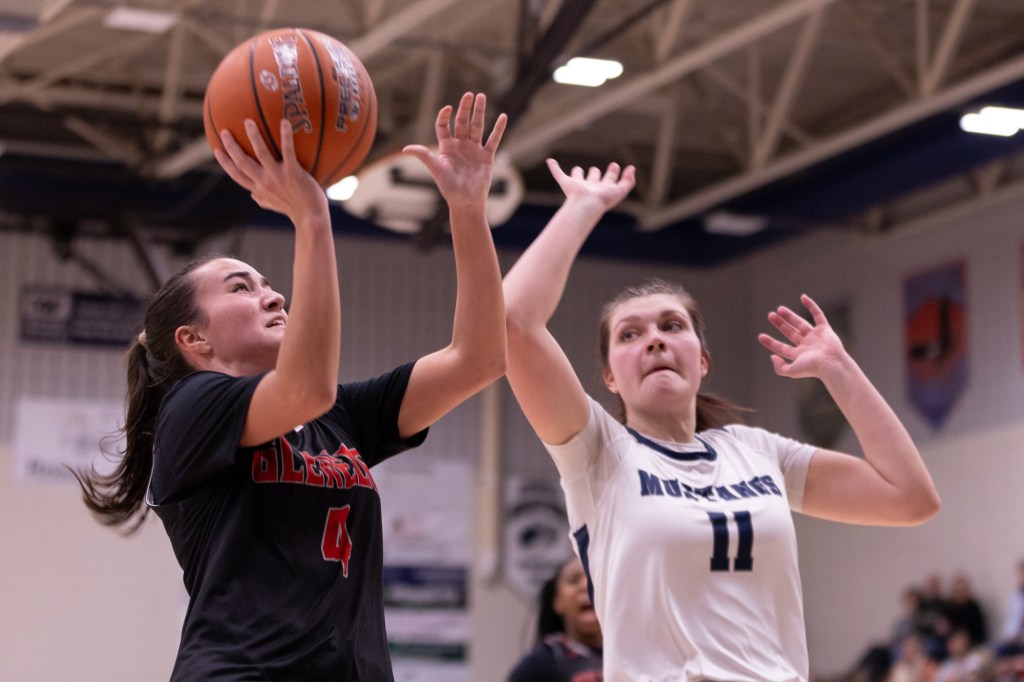 No. 9 Glenelg girls basketball dominates third quarter in 44-17 win over Marriotts Ridge