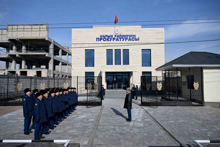 Prosecutor's office should become President's assistant in countering corruption -