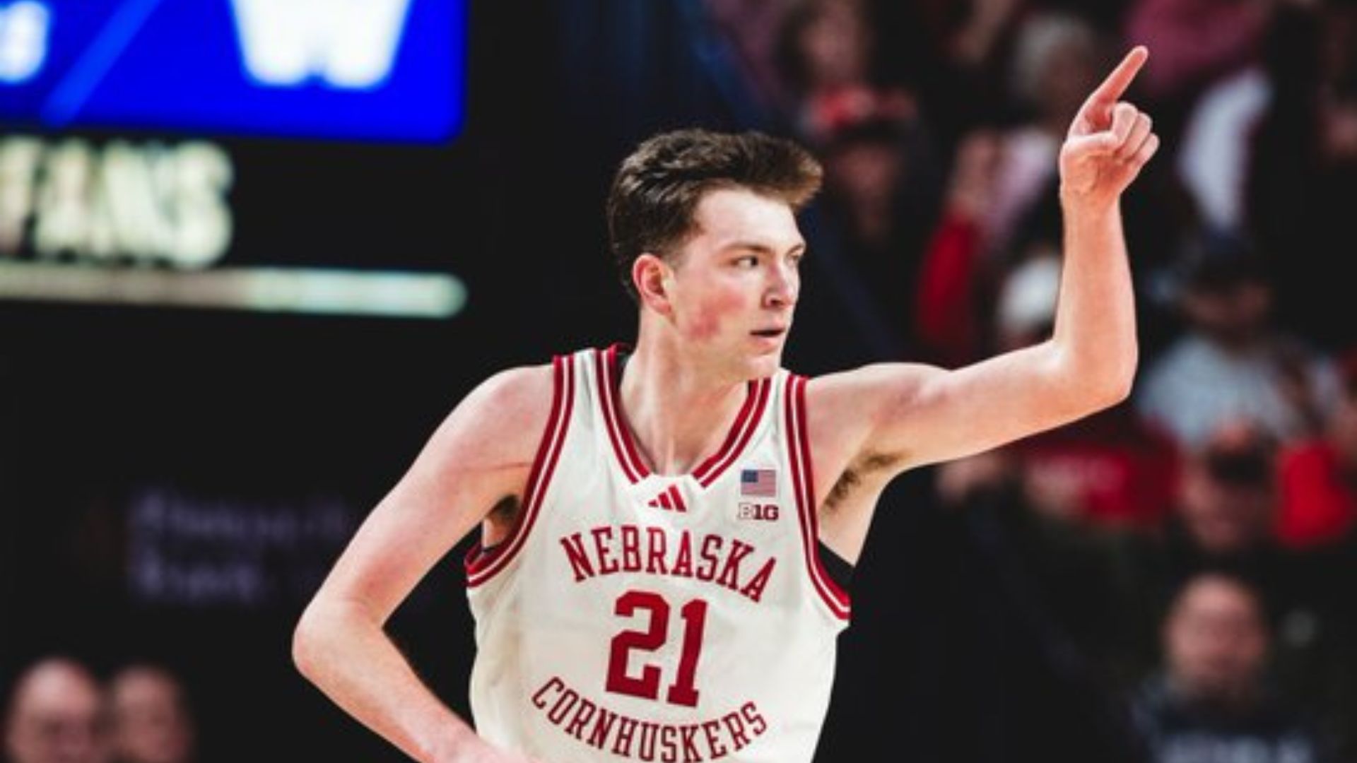 Sandfort, Hoiberg lead No. 7 Huskers past Washington to remain undefeated