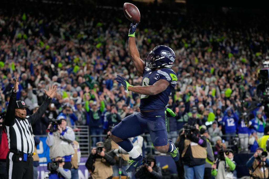 Seahawks dominate 49ers from opening kick, advance to NFC title game