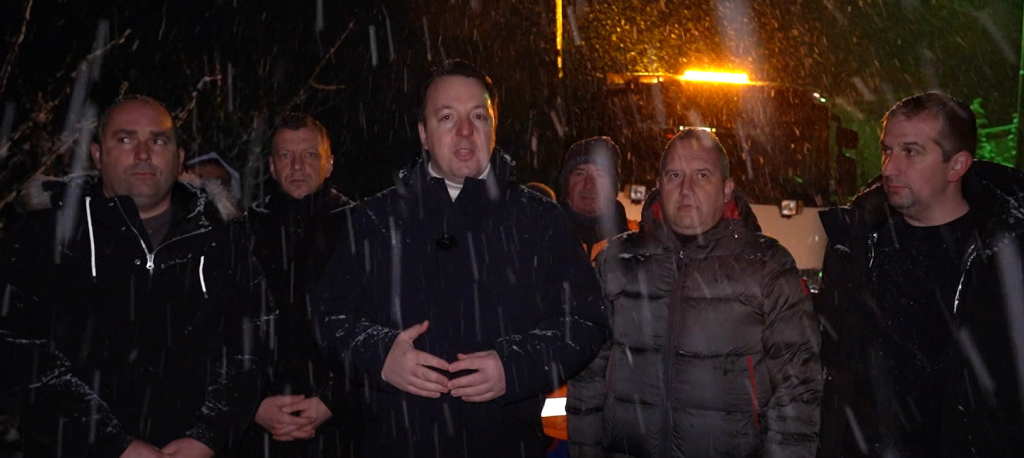 Strong rains and snow across the country, road crews are working non-stop