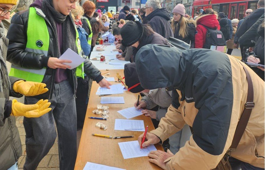 Students collect over 400,000 signatures in favour of early elections – Serbian MonitorSerbian Monitor