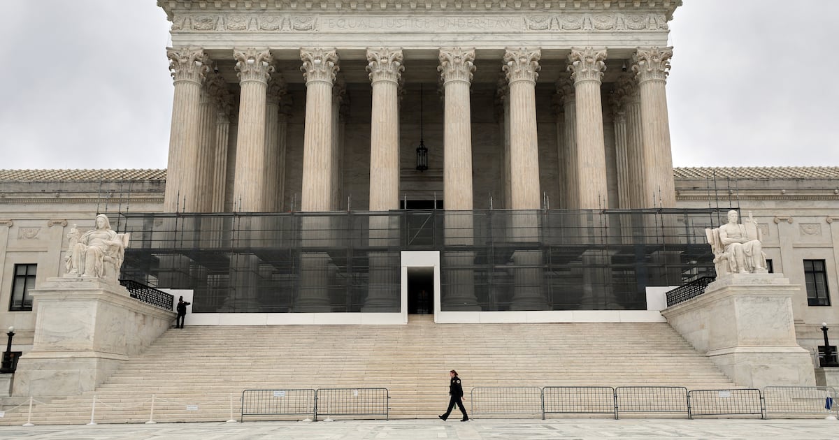 Supreme Court seems likely to strike down Hawaii’s restrictions on guns in stores and hotels