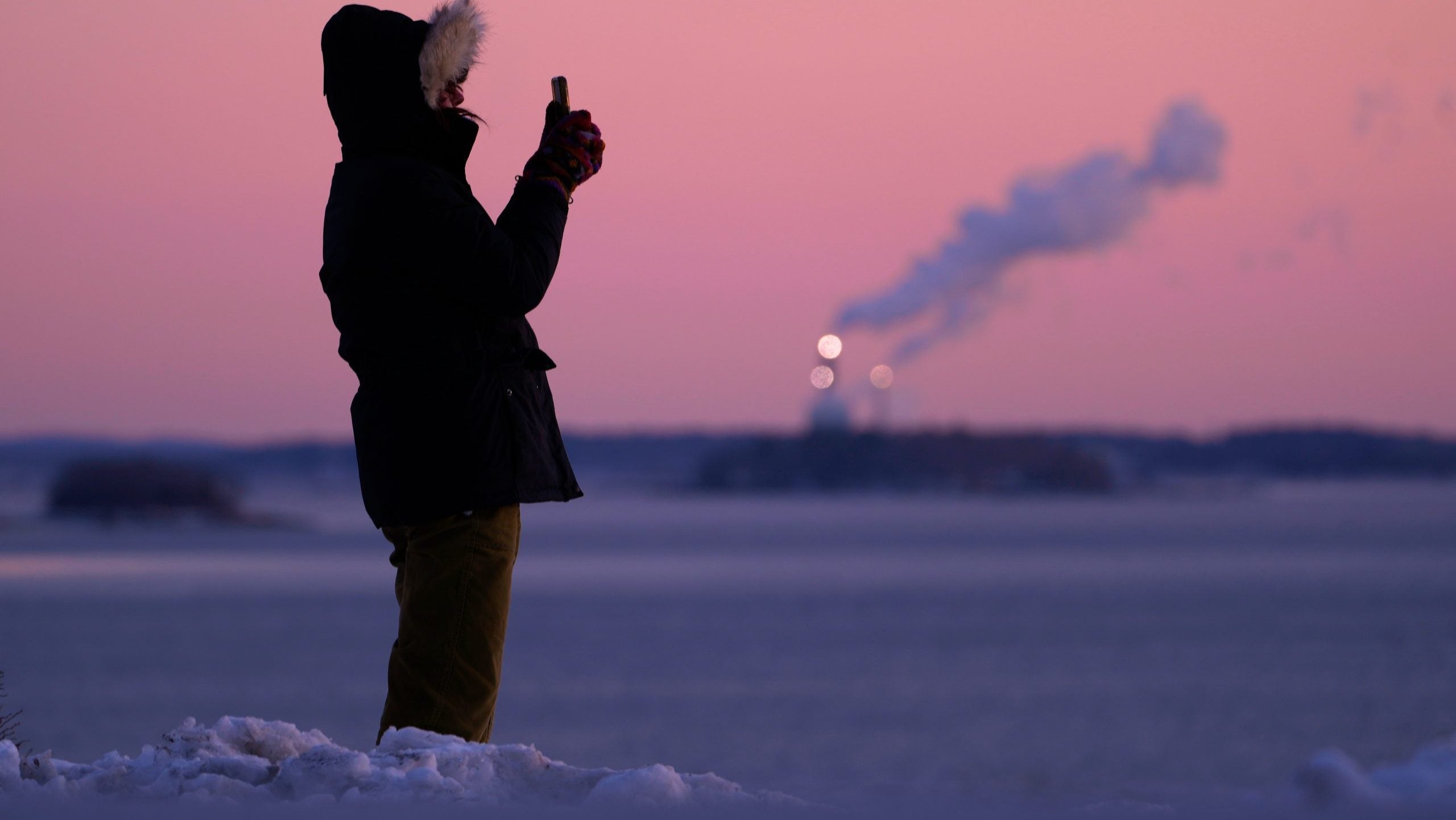 Thousands of flights canceled as major winter storm moves across the US