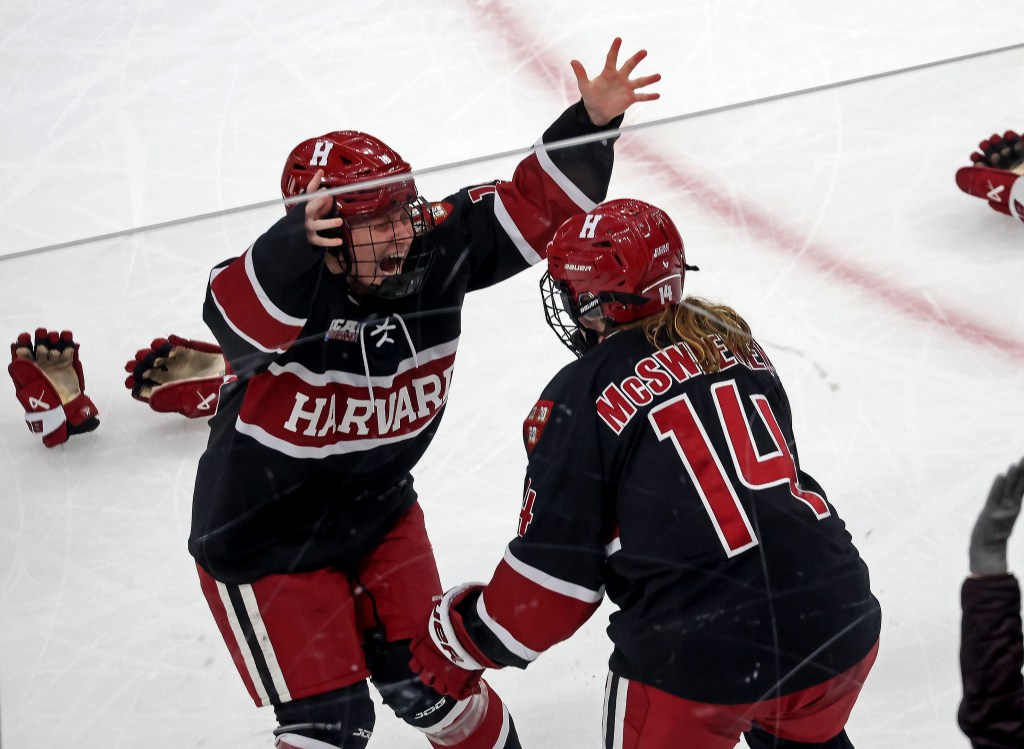 Tuffy, McSweeney lift Harvard to Women's Beanpot title