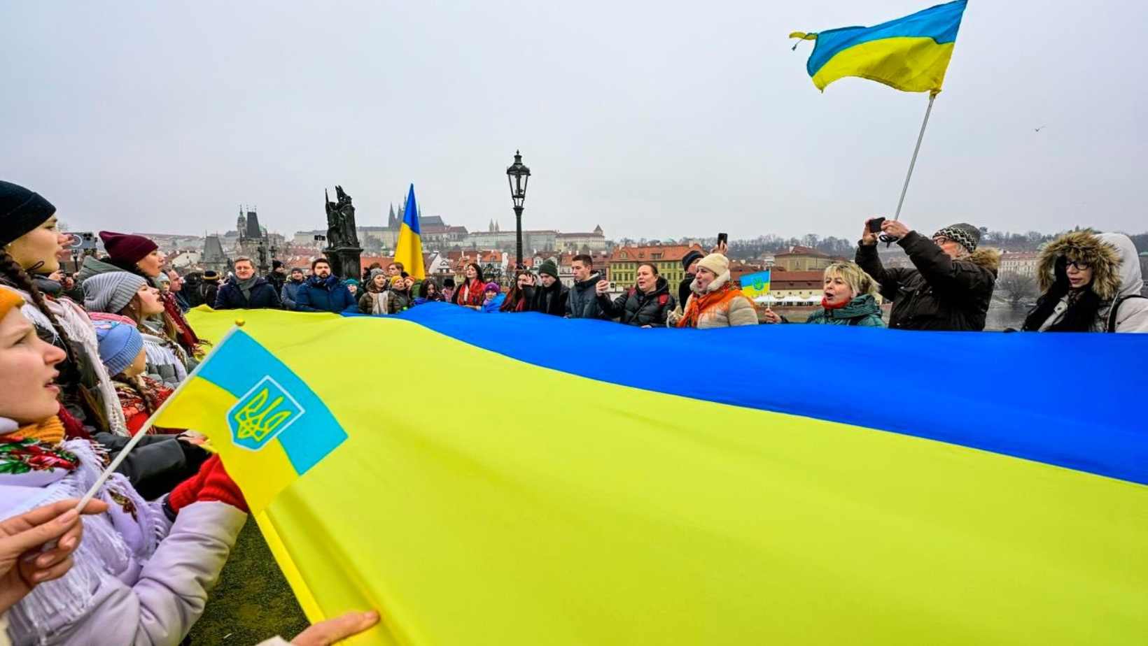 Ukrainian Flag Sparks Controversy on Prague’s Charles Bridge