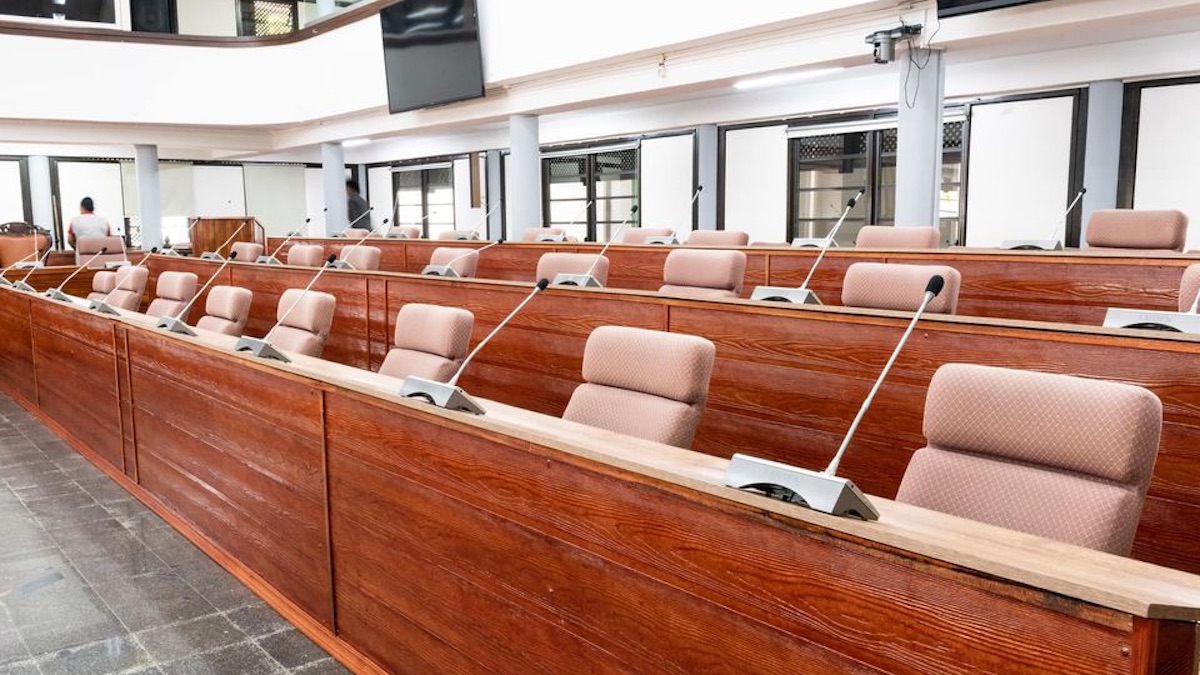 Van Samson: "Laat Afonsoewa binnen eigen gelederen kijken wie de mensen zijn die bijna nooit kwamen, komen of hier zijn geweest"