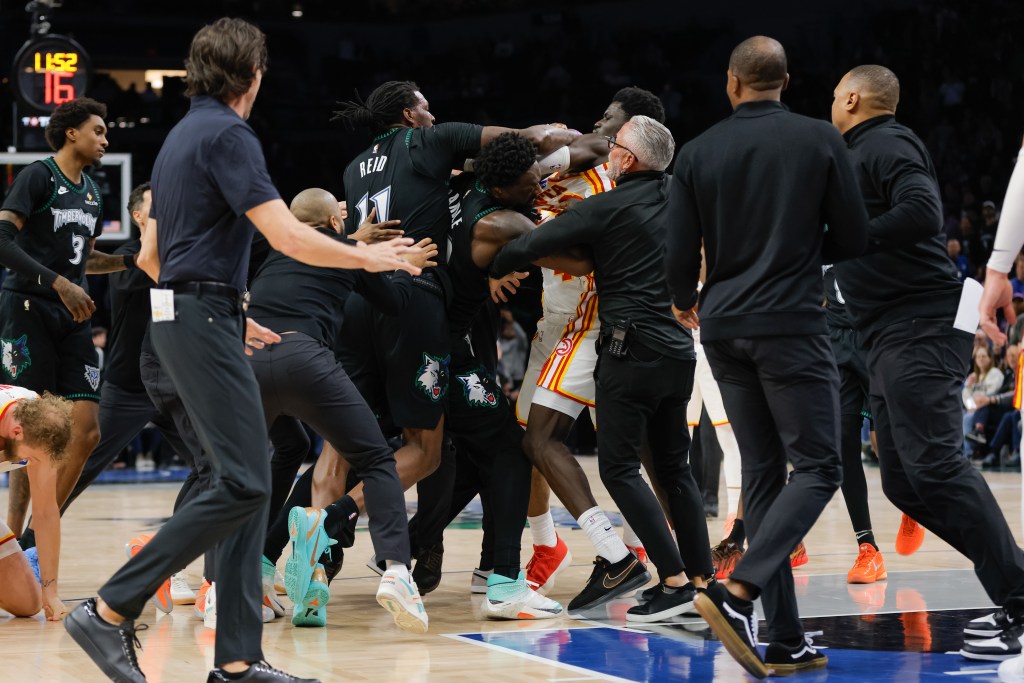 Ant, Timberwolves beat Hawks