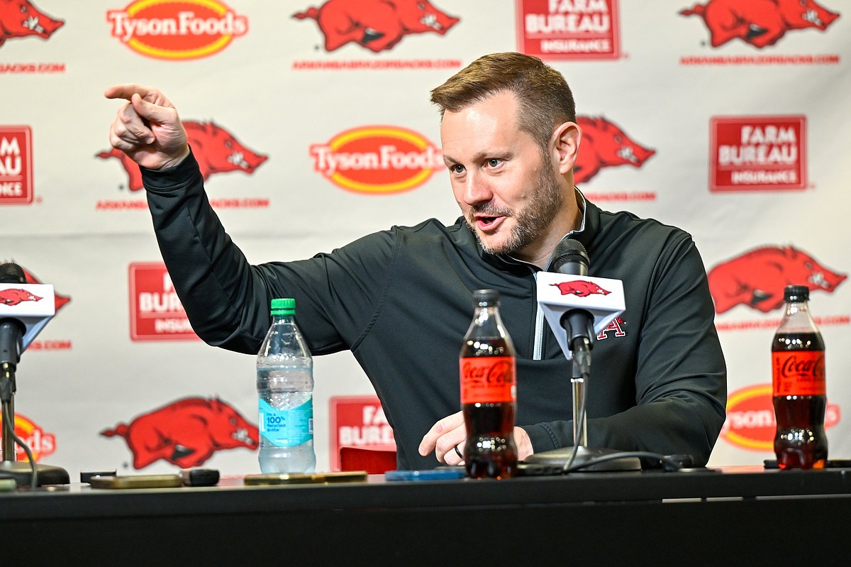 Arkansas football coach Ryan Silverfield aims to unite new team with 'War on the Hill' | The Arkansas Democrat-Gazette