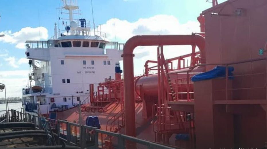 Arrival of a shipment of cooking gas at Benghazi port