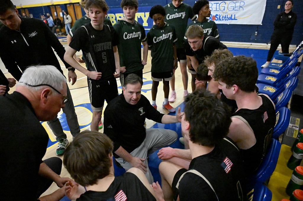 Century boys basketball clinches county title with 53-40 win over Manchester Valley