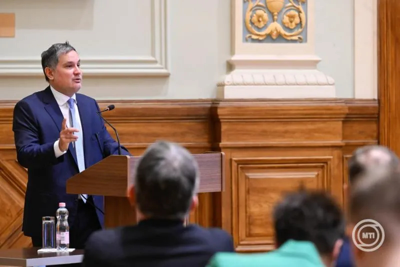 Economy Minister Márton Nagy foreign banks