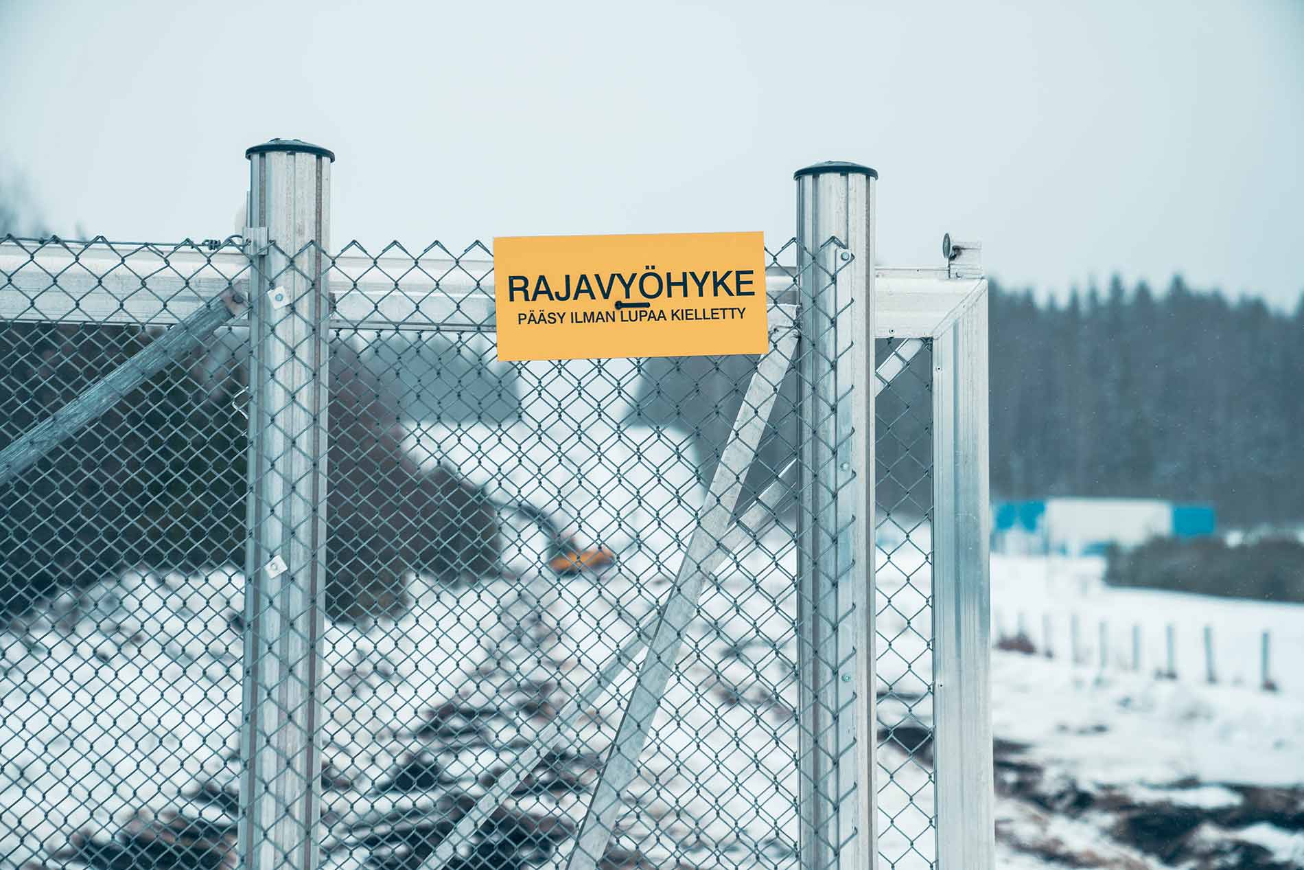 A photograph shows a border barrier in Pelkola, Imatra, with the structure monitored by the Finnish Border Guard.
